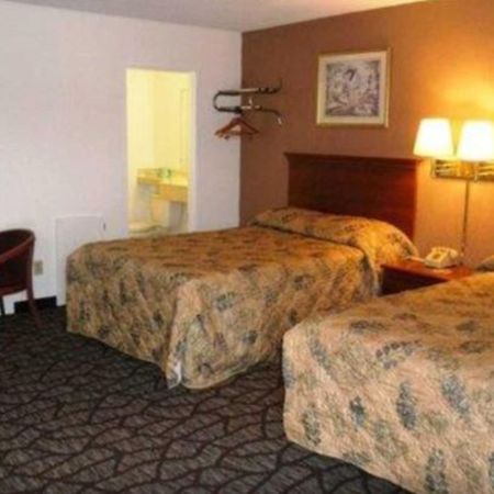 Rodeway Inn Youngstown Extérieur photo