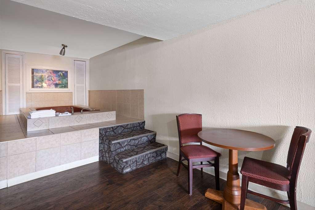 Rodeway Inn Youngstown Chambre photo