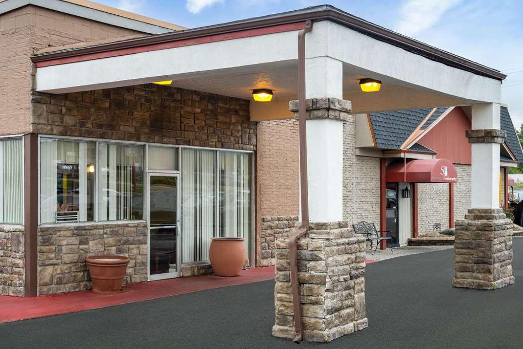 Rodeway Inn Youngstown Extérieur photo